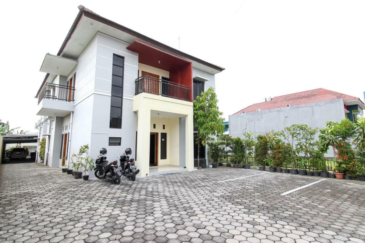 Maguwo Reddoorz Near Rumah Sakit Condong Catur מראה חיצוני תמונה